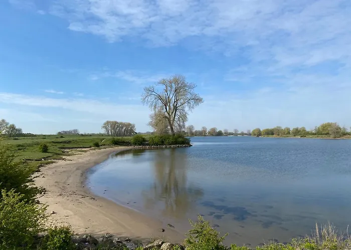 Roer, Huisje Aan De Maas