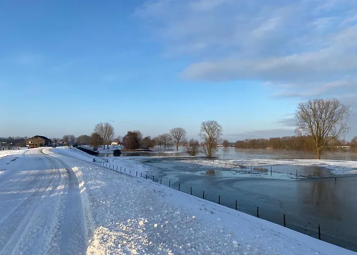 Roer, Huisje Aan De Maas